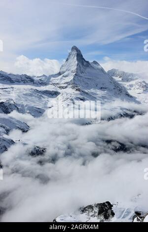 Vue sur le Cervin depuis le sommet du Rothorn. Alpes Suisse, Valais, Suisse. Banque D'Images