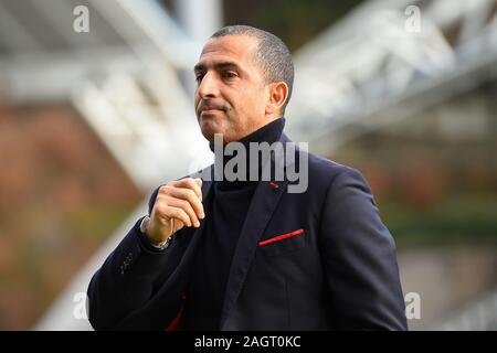 HUDDERSFIELD, ANGLETERRE - 21 décembre Nottingham Forest Manager, Sabri Lamouchi au cours de la Sky Bet Championship match entre Huddersfield Town et Nottingham Forest à la John Smith's Stadium, Huddersfield le samedi 21 décembre 2019. (Crédit : Jon Hobley | MI News) photographie peut uniquement être utilisé pour les journaux et/ou magazines fins éditoriales, licence requise pour l'usage commercial Crédit : MI News & Sport /Alamy Live News Banque D'Images