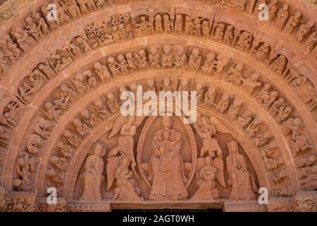 Trinité-patenitas en la portada, Iglesia de Santo Domingo, Románico, siglo XII, Soria, Comunidad Autónoma de Castilla, l'Espagne, l'Europe. Banque D'Images