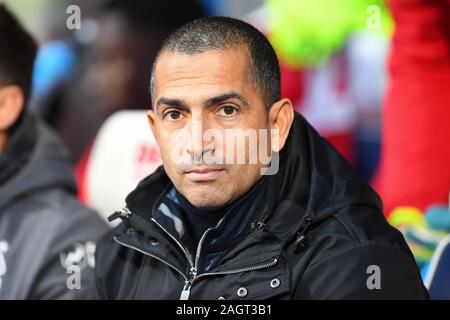 HUDDERSFIELD, ANGLETERRE - 21 décembre Nottingham Forest Manager, Sabri Lamouchi au cours de la Sky Bet Championship match entre Huddersfield Town et Nottingham Forest à la John Smith's Stadium, Huddersfield le samedi 21 décembre 2019. (Crédit : Jon Hobley | MI News) photographie peut uniquement être utilisé pour les journaux et/ou magazines fins éditoriales, licence requise pour l'usage commercial Crédit : MI News & Sport /Alamy Live News Banque D'Images