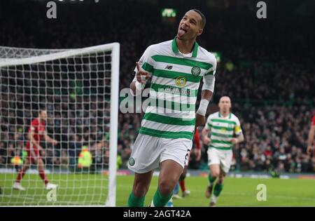 Christopher du Celtic Jullien fête marquant son premier but de côtés du jeu pendant le match de championnat écossais de Ladbrokes Celtic Park, Glasgow. Banque D'Images