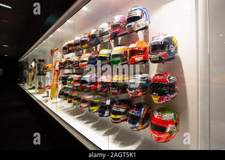 Fernando Alonso Museum, Llaneras, Espagne - 18 avril, 2019 Collection : casque de Fernando Alonso. Pendant des années, Fernando Alonso a échangé ses casques wifi Banque D'Images