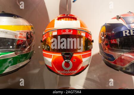 Fernando Alonso Museum, Llaneras, Espagne - 18 avril, 2019 Collection : casque de Fernando Alonso. Pendant des années, Fernando Alonso a échangé ses casques wifi Banque D'Images