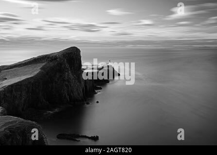 Photo Par © Jamie Callister. Phare de Neist point, île de Skye, Écosse du Nord-Ouest, Royaume-Uni, 26 novembre 2019. Banque D'Images