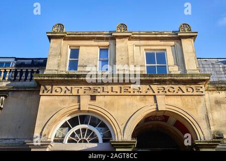 Jusqu'à l'Arcade à Montpellier immeuble à Cheltenham, Gloucestershire Banque D'Images