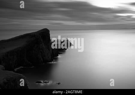 Photo Par © Jamie Callister. Phare de Neist point, île de Skye, Écosse du Nord-Ouest, Royaume-Uni, 26 novembre 2019. Banque D'Images