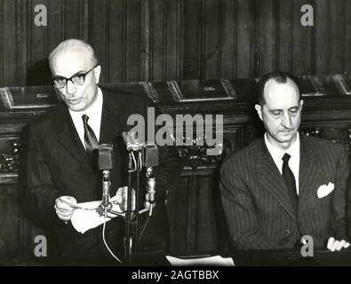 Les hommes politiques Le Premier ministre italien Amintore Fanfani et Giuseppe Codacci Pisanelli, Rome, Italie 1950 Banque D'Images