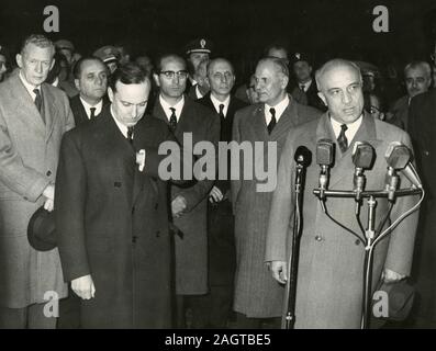 H homme politique italien Amintore Fanfani avec PM français Michel Debrè et ministre français des Affaires étrangères Couve de Murville, Rome, Italie 1960 Banque D'Images