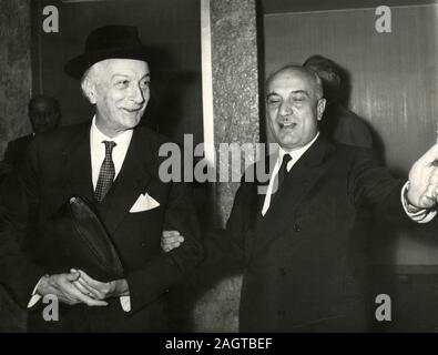 Les politiciens italiens PM Amintore Fanfani et le ministre des Affaires étrangères, Antonio SEGNI, Rome, Italie 1961 Banque D'Images