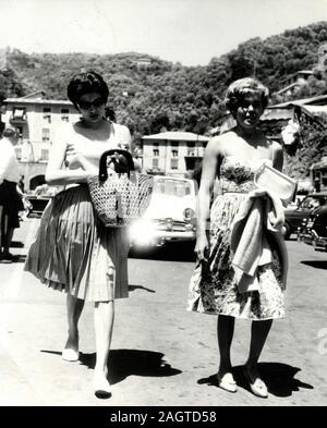 Esfandiary-Bakhtiary Soraya Impératrice d'Iran avec son amie l'actrice Patricia Fehean sur ses vacances, Santa Margherita Ligure, Italie 1960 Banque D'Images