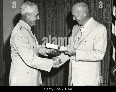 Le président américain Dwight Eisenhower au général chef d'état-major de la Force aérienne, 1960 Banque D'Images