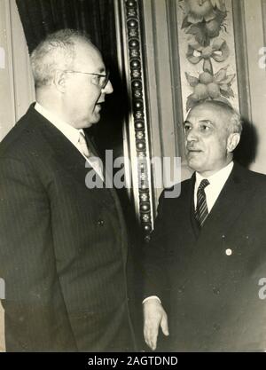 Homme politique italien, futur président de la République Giuseppe Saragat et président Amintore Fanfani, Rome, Italie 1960 Banque D'Images