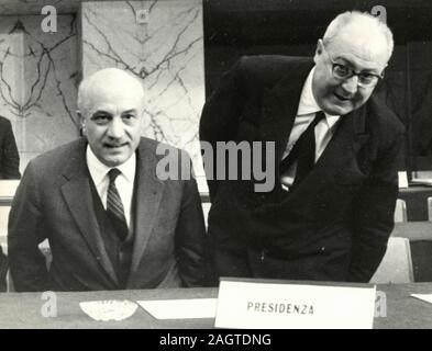 Homme politique italien, futur président de la République Giuseppe Saragat et président Amintore Fanfani, Rome, Italie 1960 Banque D'Images