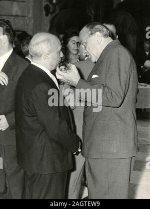 Les politiciens italien Amintore Fanfani et président du Sénat Cesare Merzagora, Rome, Italie 1960 Banque D'Images