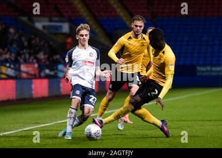 BOLTON, ANGLETERRE - 21 décembre le milieu de terrain des Bolton Wanderers Ronan Darcy et Southend United defender Elvis Bwomono pendant le ciel parier Ligue 1 match entre Bolton Wanderers et Southend United à l'Université de Bolton, Bolton Stadium le samedi 21 décembre 2019. (Crédit : Andy Whitehead | MI News) photographie peut uniquement être utilisé pour les journaux et/ou magazines fins éditoriales, licence requise pour l'usage commercial Crédit : MI News & Sport /Alamy Live News Banque D'Images