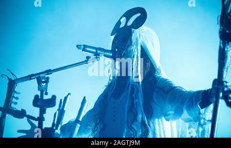 Copenhague, Danemark. 20, décembre 2019. Le groupe de folk metal suisse Eluveitie effectue un concert live à Amager Bio à Copenhague. (Photo crédit : Gonzales Photo - Nikolaj Bransholm). Banque D'Images