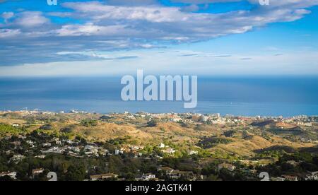 Vue sur la mer depuis Mijas pueblo Andalousie, Espagne Banque D'Images