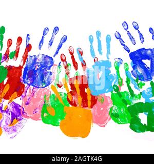 Empreintes multicolores sur fond blanc Banque D'Images