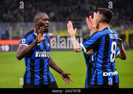 Milan, Italie. Dec 21, 2019. Roberto Gagliardini de Internazionale FC célèbre après avoir marqué un deuxième but durant le match de Serie A entre l'Inter Milan et Gênes au Stadio San Siro, Milan, Italie le 21 décembre 2019. Photo par Mattia Ozbot. Usage éditorial uniquement, licence requise pour un usage commercial. Aucune utilisation de pari, de jeux ou d'un seul club/ligue/dvd publications. Credit : UK Sports Photos Ltd/Alamy Live News Banque D'Images