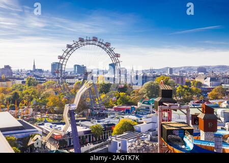 Vue sur les toits et Prater de Vienne sur une belle journée ensoleillée, Autriche Banque D'Images