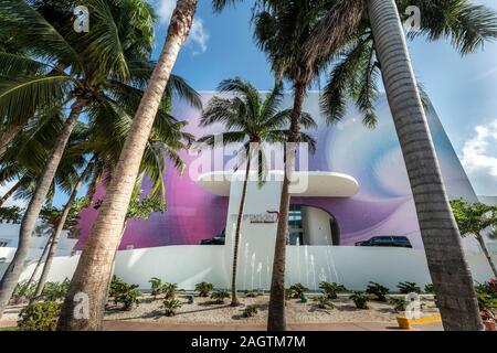 Façade Temptation Resort Cancun Banque D'Images