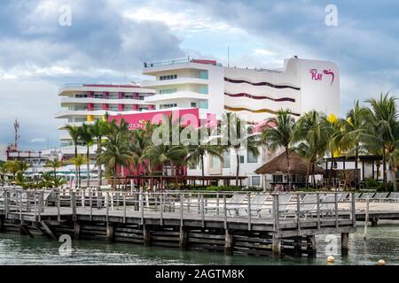 Façade Temptation Resort Cancun Banque D'Images