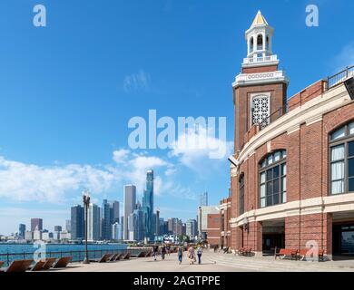 L'horizon de Chicago à partir de la fin de Navy Pier, Chicago, Illinois, USA. Banque D'Images
