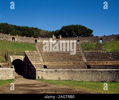 L'Italie. Pompéi. L'amphithéâtre. Il a été construit autour de 80 avant JC. Cavea, détail. La Campanie. Banque D'Images