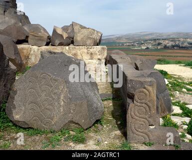 La Syrie, l'Ain Dara. À l'âge de fer. Syro-Hittite temple, c. 1300 BC-740 BC. Socle en pierre basaltique, décoration géométrique. Détail. Photo prise avant la guerre civile en Syrie. Le temple a été très endommagé par les forces aériennes turques en 2018. Banque D'Images