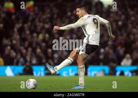 Londres, Royaume-Uni. Dec 21, 2019. Aleksandr Mitrovic de Fulham en action. Match de championnat Skybet EFL, Fulham v Leeds Utd à Craven Cottage, à Londres, le samedi 21 décembre 2019. Cette image ne peut être utilisé qu'à des fins rédactionnelles. Usage éditorial uniquement, licence requise pour un usage commercial. Aucune utilisation de pari, de jeux ou d'un seul club/ligue/dvd publications. pic par Steffan Bowen/Andrew Orchard la photographie de sport/Alamy live news Crédit : Andrew Orchard la photographie de sport/Alamy Live News Banque D'Images