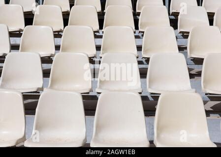 Chaises vides Banque D'Images