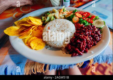 Le style colombien des haricots et du riz, farine de Colombie Banque D'Images