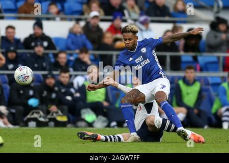 Cardiff, Royaume-Uni. Dec 21, 2019. Leandro Bacuna ville de Cardiff en action. Match de championnat Skybet EFL, Cardiff City v Preston North End au Cardiff City Stadium le samedi 21 décembre 2019. Cette image ne peut être utilisé qu'à des fins rédactionnelles. Usage éditorial uniquement, licence requise pour un usage commercial. Aucune utilisation de pari, de jeux ou d'un seul club/ligue/dvd publications. Photos par Andrew Andrew/Verger Verger la photographie de sport/Alamy live news Crédit : Andrew Orchard la photographie de sport/Alamy Live News Banque D'Images