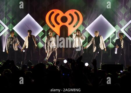 Monsta X fonctionne à Q102's Jingle Ball 2019 iHeartRadio au Wells Fargo Center le 11 décembre 2019 à Philadelphie, Pennsylvanie. Banque D'Images