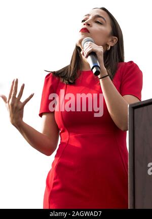 Venice, Californie, USA. Dec 21, 2019. ALEXANDRIA représentant OCASIO-CORTEZ parle à un Bernie Sanders rallye sur la célèbre promenade de Venice Beach. Crédit : Brian Cahn/ZUMA/Alamy Fil Live News Banque D'Images