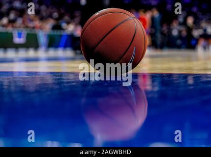 Philadelphia, PA, USA. Dec 21, 2019. 21 décembre 2019 : un terrain de basket-ball se trouve sur la cour pendant un temps mort pendant la partie de basket-ball de NCAA entre le Kansas Jayhawks et Villanova Wildcats au Wells Fargo Center de Philadelphie, Pennsylvanie. Scott Serio/Cal Sport Media/Alamy Live News Banque D'Images