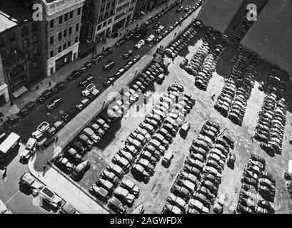 Rockefeller Center Espace de parking, 40 West 49th Street, du Musée d'Art Moderne, 10e étage, 14 West 49th Street (temps et Life Building), Manhattan. ca. 1938 Banque D'Images