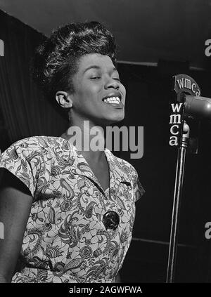 Portrait de Sarah Vaughan, Café Society (centre-ville), New York, N.Y., ca. 1946 sept. Banque D'Images