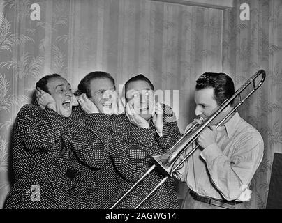 Portrait de Buddy Morrow et Ritz Brothers, New York, N.Y., ca. Mai 1947 Banque D'Images