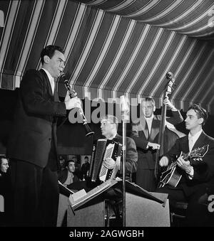 Portrait d'Abe Plus, Pete Ponti, Sid Jacobs, Jimmy et Norton, Hickory House, New York, N.Y., ca. Juin 1947 Banque D'Images