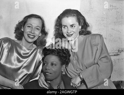 Portrait d'Imogene Coca, Mary Lou Williams, et Ann Hathaway, entre 1938 et 1948 Banque D'Images