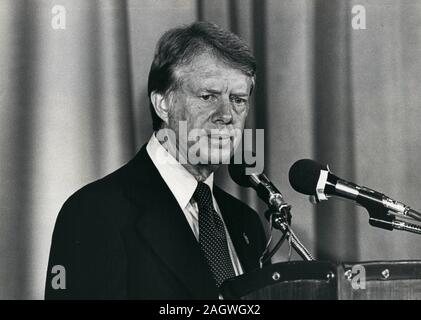 10 octobre 1976 - New York, New York, USA - Le gouverneur de la Géorgie, et candidat à la Jimmy CARTER aborde la New York City Democratic National Committee, DNC, collecteur, au Trianon Ballroom de l'hôtel Hilton New York à la 6e Avenue et 54e Rue. (Crédit Image : © Keystone Press Agency/Keystone USA par ZUMAPRESS.com) Banque D'Images