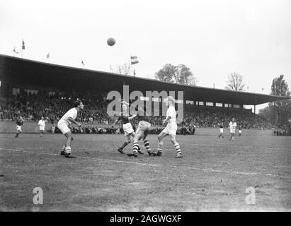 27 septembre 1947 - 1940 Match de foot - Zeeburgia / Wustenhoff contre VSV enregistre de loin la fin de Banque D'Images