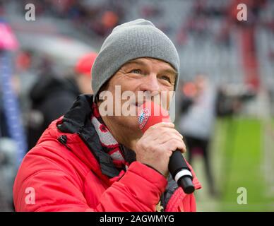 Munich, Allemagne. Dec 21, 2019. Porte-parole du stade Stephan Lehmann sur le micro soccer/GES/1. Bundesliga : le Bayern Munich - VfL Wolfsburg, 21.12.2019 Football/soccer : 1. Bundesliga : le Bayern Munich vs VfL Wolfsburg, Munich, le 21 décembre 2019 | Conditions de crédit dans le monde entier : dpa/Alamy Live News Banque D'Images