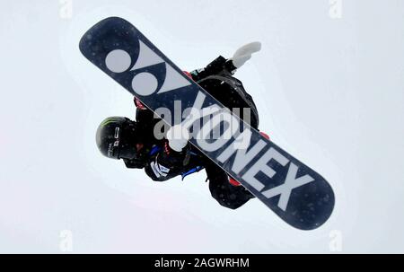 Chongli. Dec 22, 2019. Totsuka du Japon au cours de la concurrence Yuto Men's snowboard halfpipe en finale de la Coupe du Monde FIS de surf 2020 à Chongli, Chine du nord, le 22 décembre, 2019. Credit : Wang Xiao/Xinhua/Alamy Live News Banque D'Images