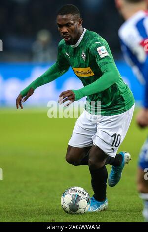 Berlin, Allemagne. Dec 21, 2019. Football : Bundesliga, Borussia Mönchengladbach - Hertha Berlin, 17e journée, stade olympique. Marcus Thuram Borussia Mönchengladbach joue de la balle. Crédit : Andreas Gora/dpa/Alamy Live News Banque D'Images