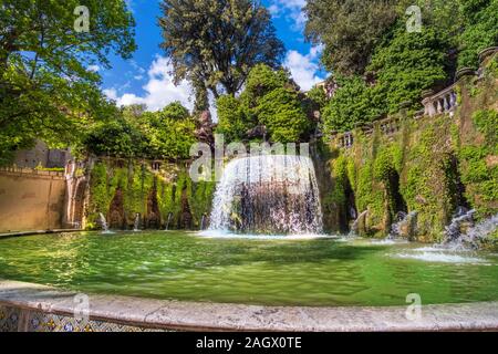 Région du Latium landmarks - Villa d Este gardens - Fontaine ovale ou Fontana del Ovato à Tivoli près de Rome - Italie Banque D'Images