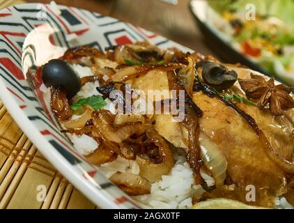 Poulet au citron sénégalais , Poulet Yassa africain populaire en Afrique de l'Ouest Banque D'Images