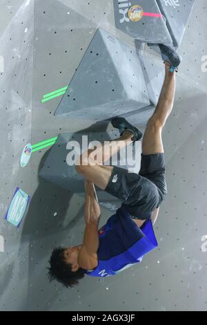 TOULOUSE, FRANCE - 28 NOV 2019 : Kokoro Fujii lors de la qualification des hommes de l'Escalade Escalade Sports Tournoi de Qualification Olympique de combiné à Toulouse, France (Photo crédit : Mickael Chavet) Banque D'Images