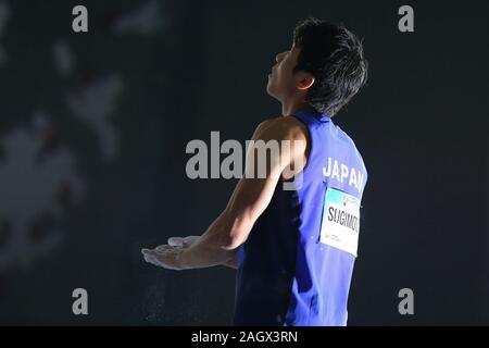 TOULOUSE, FRANCE - 28 NOV 2019 : Rei Sugimoto au cours de la qualification des hommes de l'Escalade Escalade Sports Tournoi de Qualification Olympique de combiné à Toulouse, France (Photo crédit : Mickael Chavet) Banque D'Images